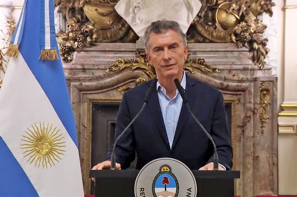 Buenos Aires cultural protest banner at Centro Cultural Recoleta during Macri austerity period 2018