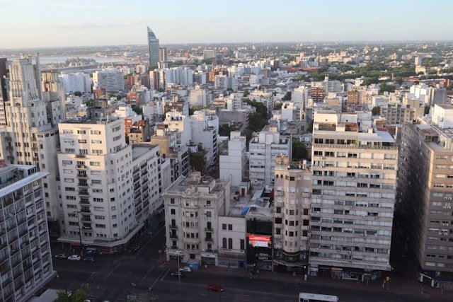 Uruguay banking system for foreigners with residency 2026